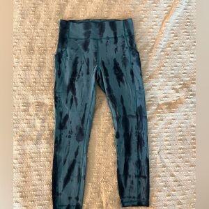 Lululemon invigorate 25”